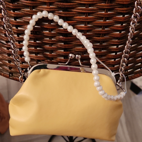 Steve Madden Yellow Mini Kiss-Lock Crossbody - Picture 3 of 6